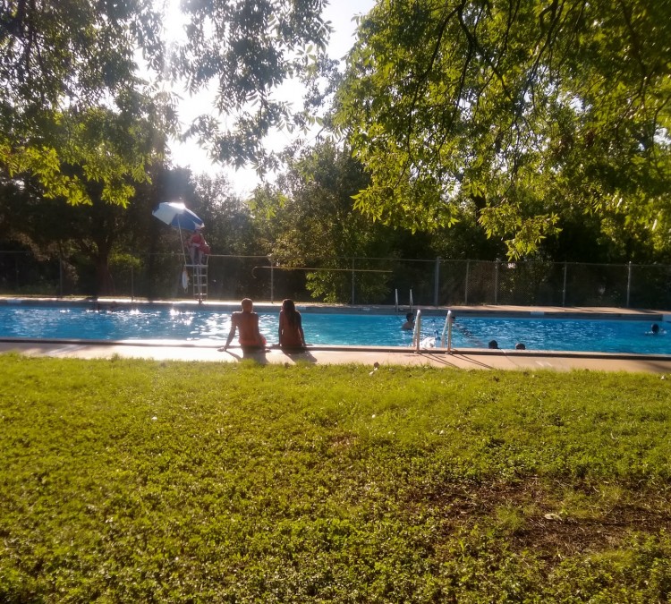 gillis-neighborhood-pool-photo